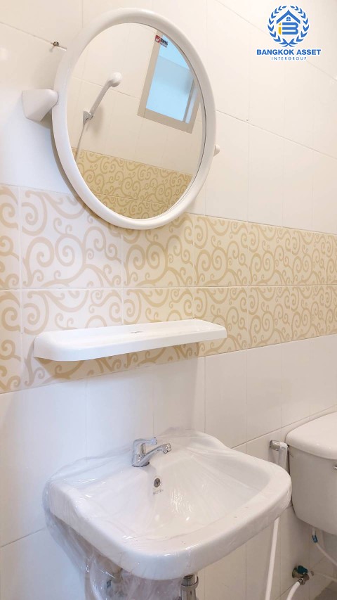 *****ทาวน์เฮ้าส์มือสองกรุงเทพฯ ม.จามจุรีโฮม สุขาภิบาล5 เนื้อที่มากถึง 20 ตร.ว. ฟังก์ชัน 3 ห้องนอน 2 ห้องน้ำ 2 ที่จอดรถ บ้านรีโนเวทใหม่ทั้งหลัง แถมฟรี! 2 เครื่องปรับอากาศ, 1 เครื่องทำน้ำอุ่น บนทำเลเชื่อมต่อถ.รามอินทรา ถ.สายไหม และถ.พหลโยธิน ใกล้รถไฟฟ้าสายสีเขียว "สถานีพหลโยธิน 59" และทางด่วน "รามอินทรา"